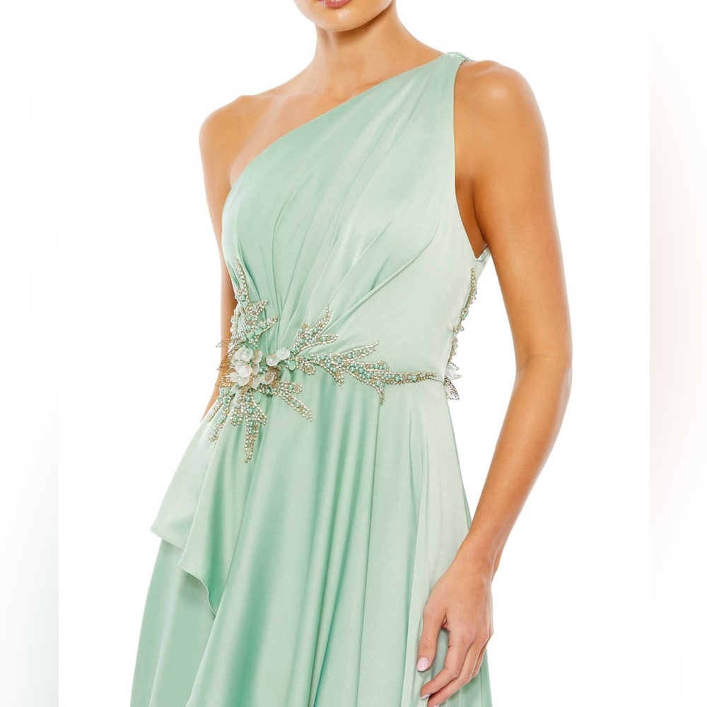 Mac Duggal Embellished One Shoulder Asymmetrical Gown Size 8 NWOT - Picture 3 of 6